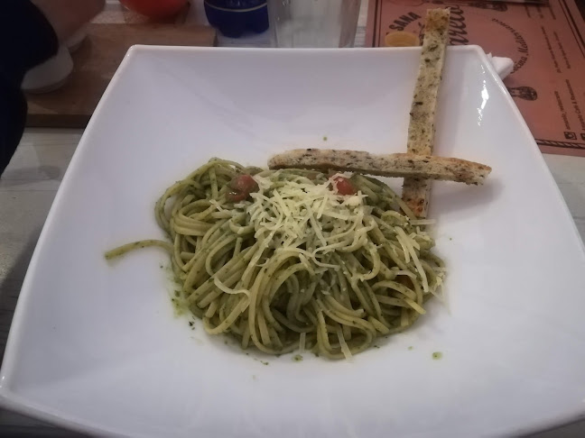 AMARELO CAFE RESTAURANTE - Gastronomía y hostelería