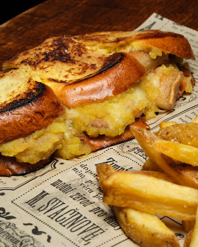 Cervecería Tapería Neptuno - Premia de mar