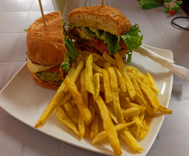 Comentarii opinii despre Anthony Burguer Tarqui "la mejor comida rápida de manta"