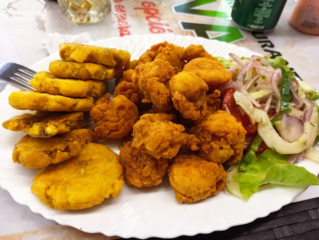 Opinii despre Malecón de Las Palmas - Patio de Comidas în Esmeraldas - Gastronomía y hostelería