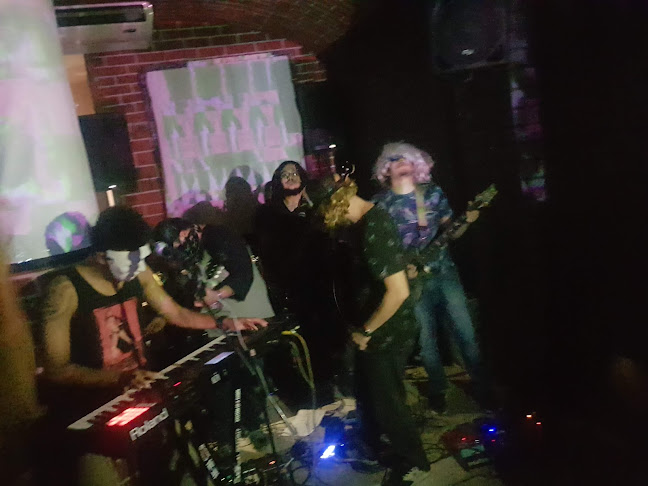 Ak Bar Rock Y Metal - Machala