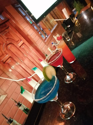 FIVES RESTOBAR - Otavalo