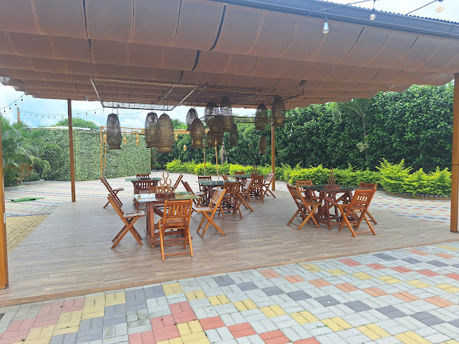 Av. 6 de Diciembre, Rocafuerte