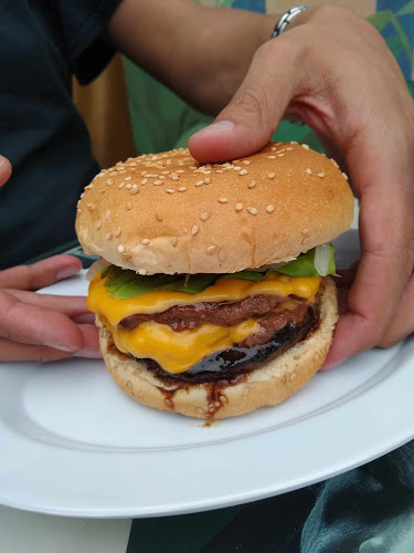 Opinii despre Hamburguesas del SESE în Quito - Gastronomía y hostelería