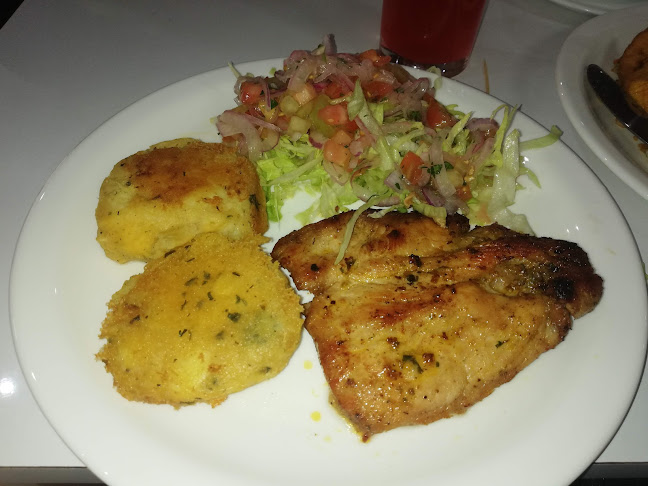 2QHV+V2M, Av. 8 de Diciembre, Loja