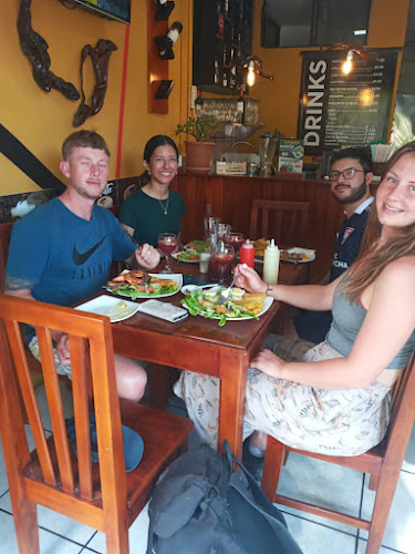 PAPAKUNA CAFÉ RESTAURANT