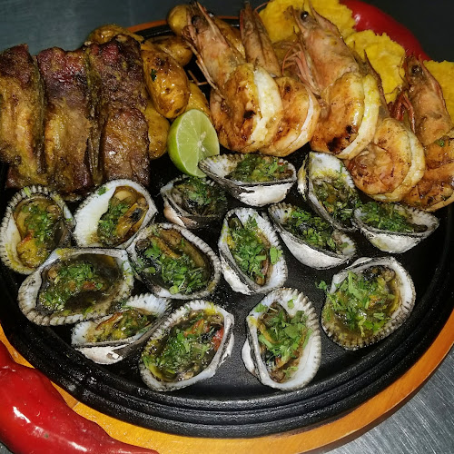 junto a la clínica, Paucarbamba 4/88 y, Cuenca 010107