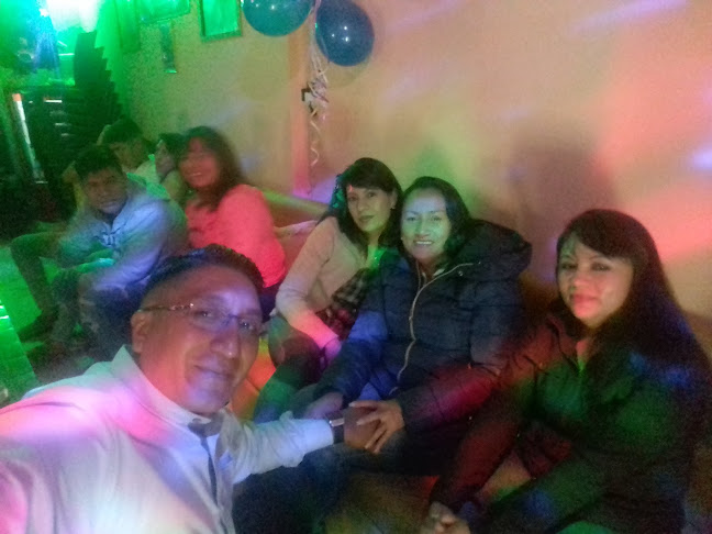 Comentarii opinii despre GOLDEN BURGER BAR RESTAURANTE KARAOKE