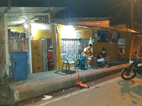 Mini tienda katrina y venta de helados maracumangos y helados sangria