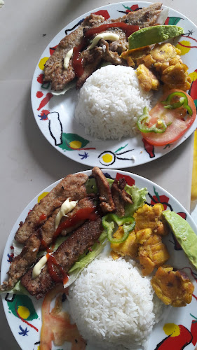 Comedor y Piscina CINCO ESTRELLAS