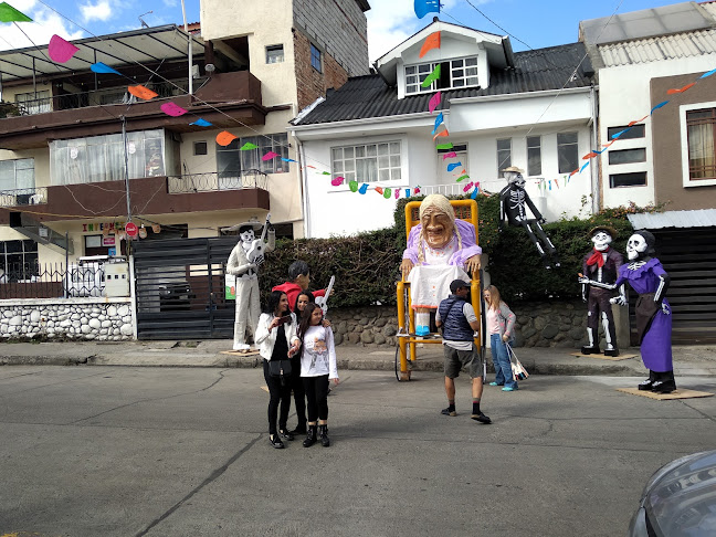 PMJ6+R7J, Ave de la Independencia, Cuenca