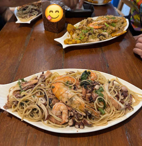 Opinii despre El Viejo y El Mar Hostal y Restaurante în Crucita - Gastronomía y hostelería