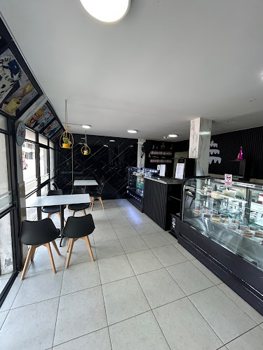 Opinii despre DELICATEZZA PASTELERÍA în Quito - Gastronomía y hostelería