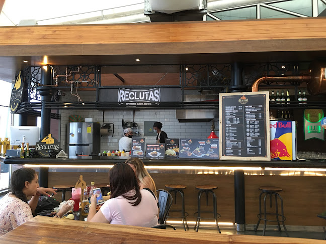 Opinii despre RECLUTAS WINGS & BEER în Guayaquil - Gastronomía y hostelería