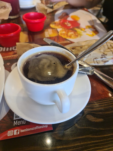 Opinii despre Bombons Coffee Shop - Urdesa în Guayaquil - Gastronomía y hostelería