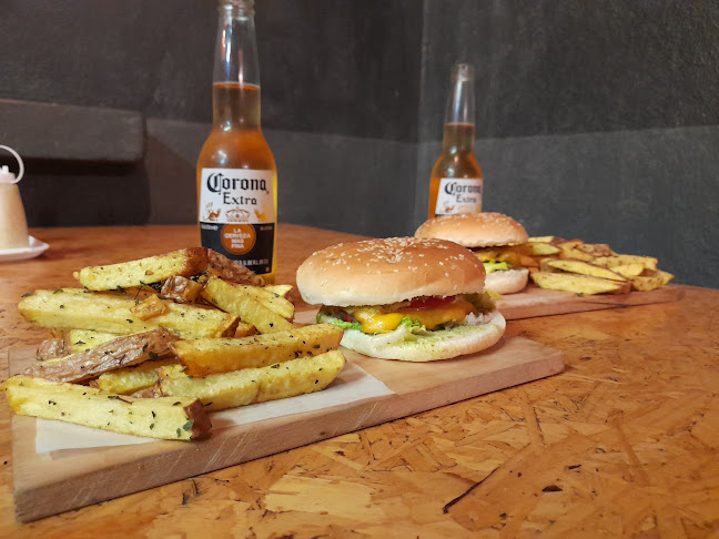 AL CARBON DE LA 12 DE OCTUBRE - Cuenca