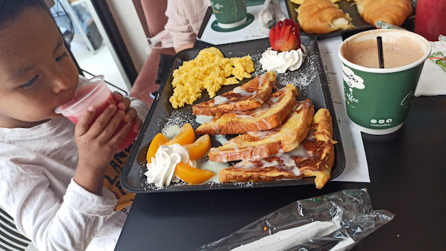 Av 10 de Agosto, y, Cuenca 010204