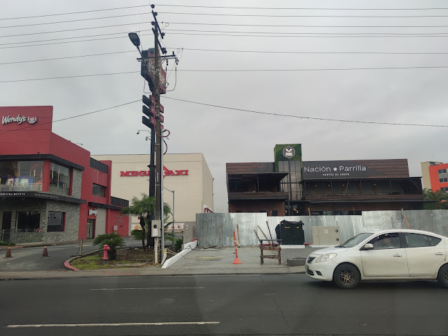 C.C Village Plaza. PB, Samborondón 092301