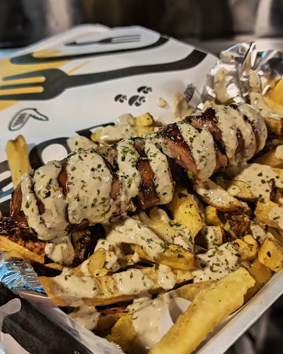 C. 24 de Mayo &, Puyo