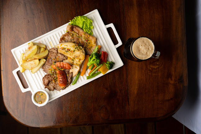 12 de Febrero &, Puerto Ayora