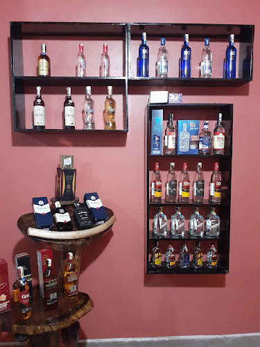 Opinii despre Licorería 𝗟𝗢𝗦 𝗔𝗟𝗠𝗘𝗡𝗗𝗥𝗢𝗦 "ʟɪǫᴜᴏʀs sᴛᴏʀᴇ" în Valencia - Gastronomía y hostelería