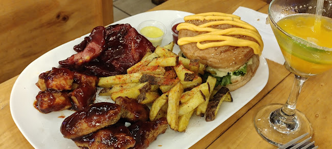 88MR+MRX frente al Parque, Av. Daniel León Borja, Infantil