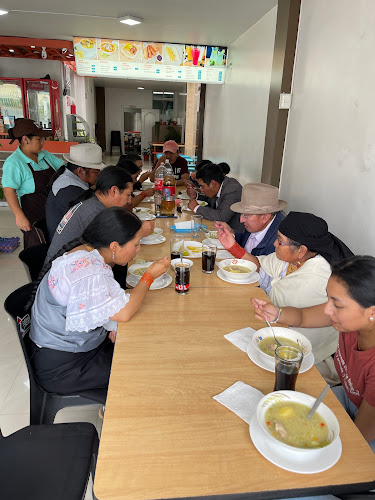 Tilapias al Paso - Av. Atahualpa, Otavalo