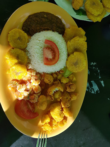 XCM2+XFF, Esmeraldas