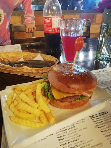 AV MANUEL CARRION PINZANO, Y, Loja 110104