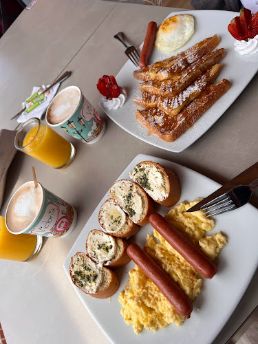 Av 10 de Agosto, y, Cuenca 010204