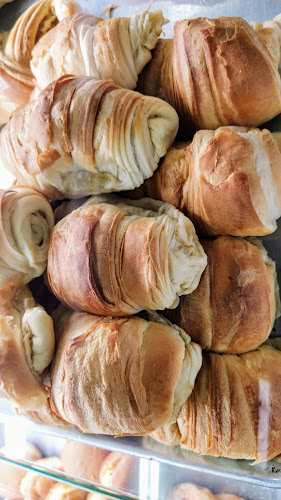 Comentarii opinii despre Pastelería y Panadería "El Parcero"