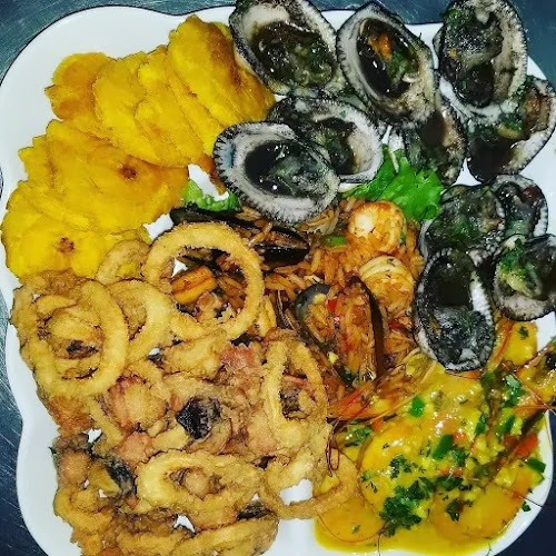 junto a la clínica, Paucarbamba 4/88 y, Cuenca 010107