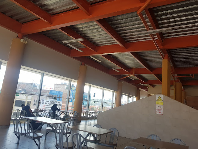 Patio de comidas mercado de Pelileo