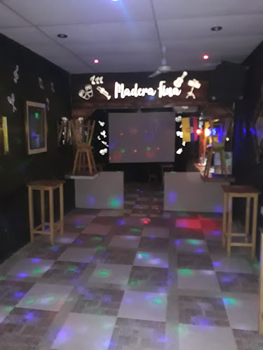 Bar Karaoke Madera Fina - Gastronomía y hostelería