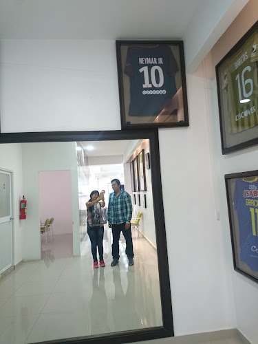 V4Q2+2RJ, 3° PASAJE 3 NE, Guayaquil 090502