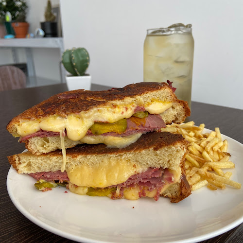 Local 5 Edificio Bellini 4 3er Callejon 11 Northeast, Guayaquil 090514