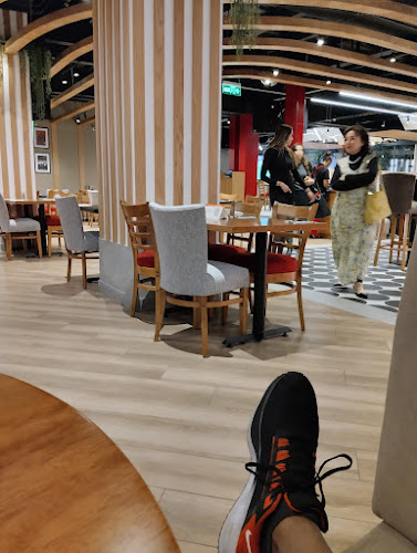 Av. Naciones Unidas, Quito 170102