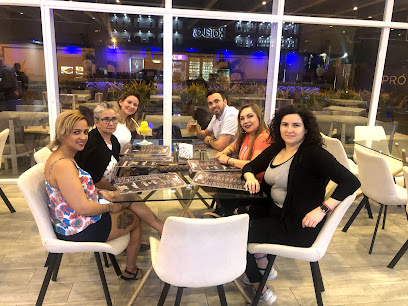 Botelos Lounge & Deli