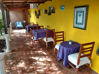 La Finca patio jardín