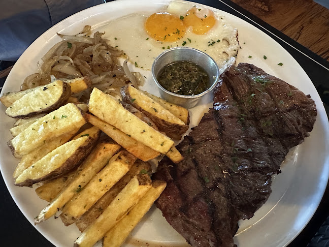 Av. 12 de diciembre y, Av. del Ejercito