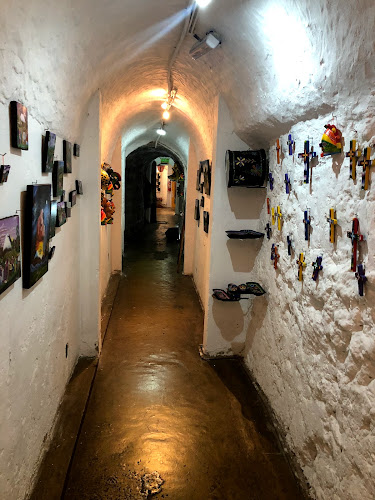 Cuenca, Francisco Calderon E4-65, Quito 170145