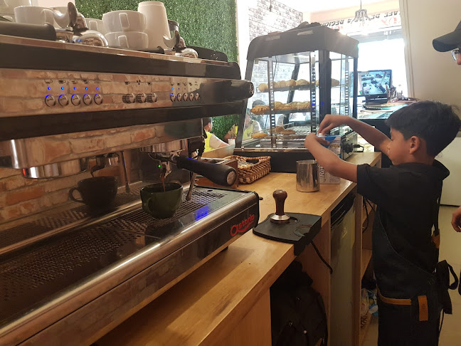 Opinii despre Cossiori Café - Pastelería în Velasco Ibarra - Gastronomía y hostelería