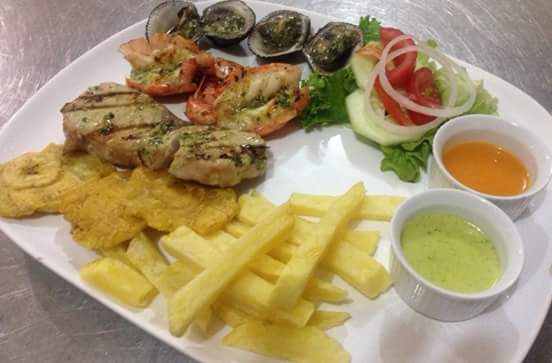 Opinii despre Rodeo Grill în La Troncal - Gastronomía y hostelería