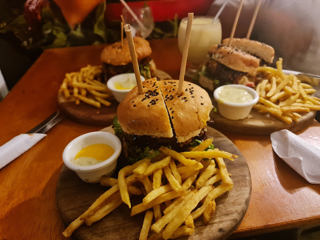 GOCHO'S PIZZA AND BURGUER