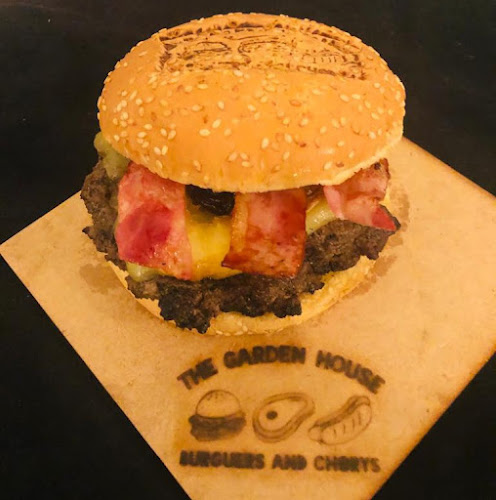 Opinii despre The Garden House Burguers & Chorys în Quito - Gastronomía y hostelería