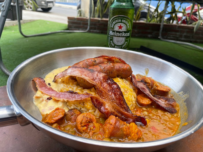 Ruchis Moros & Grill