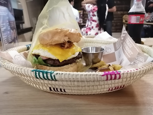 Bolivar 1210, Machala