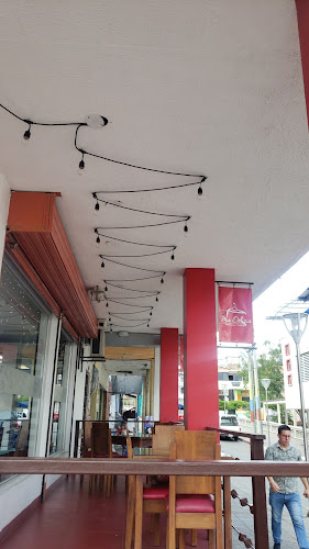 Opinii despre Mia Delizia pasteleria y cafeteria în Montecristi - Gastronomía y hostelería