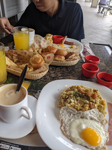 Bombons Coffee Shop - Samborondón Plaza - Samborondón