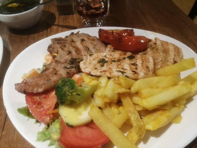 Opinii despre PARRILLADAS MAMA MICHE PARQUE 12 DE NOVIEMBRE în Ambato - Gastronomía y hostelería